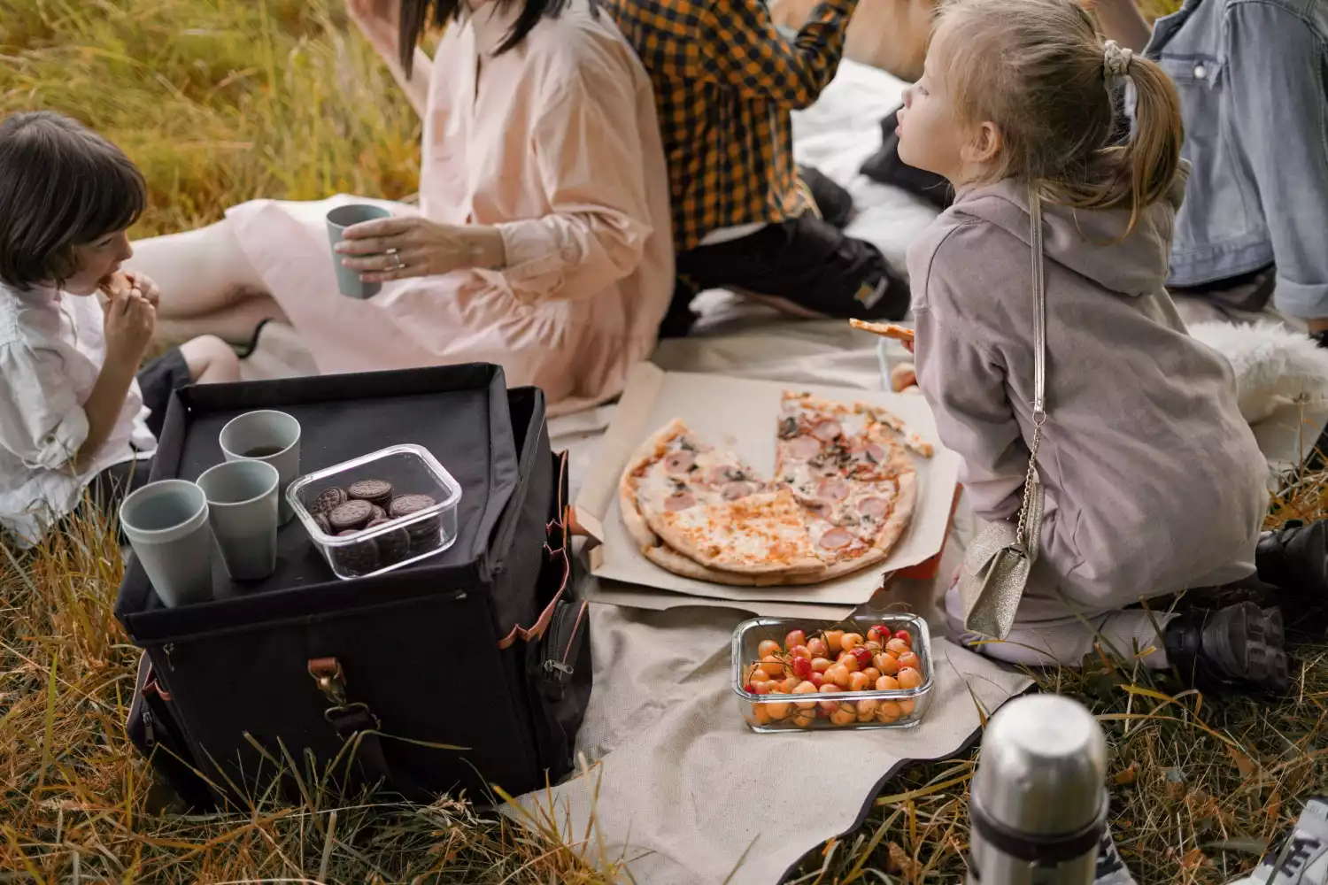 waterproof wearable packable blanket